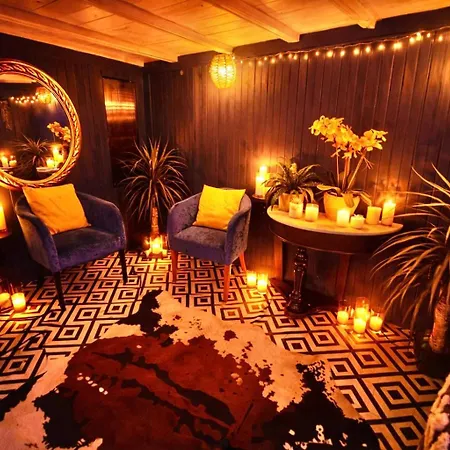 A Hidden Gem With Private Hot Tub And Garden - Netflix - Fast Wifi - Free Parking-2